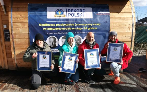Zdobyli Rekord Polski na najdłuższy czas przebywania w lodowatej wodzie